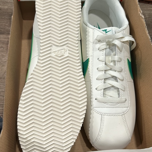 Nike Cortez Stadium Green Sneakers - Picture 12 of 12